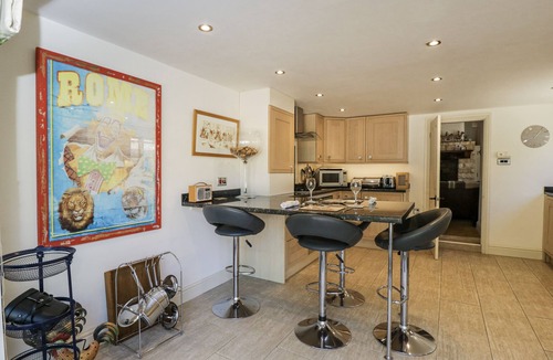Bledington Cottage | THE OLD READING ROOM, romantic, character holiday cottage in Kingham