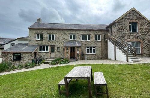 Jacobstow Apartment | THE OLD RECTORY SOUTHCOTT APARTMENT in Jacobstow 10 mins to Widemouth bay and Crackington Haven,15 mins Bude,20 mins tintagel, 27 mins Port Issac