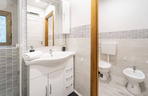 Roiano-Gretta-Barcola-Cologna-Scorcola Apartment | The Postcard - Cozy APT near the Central Station