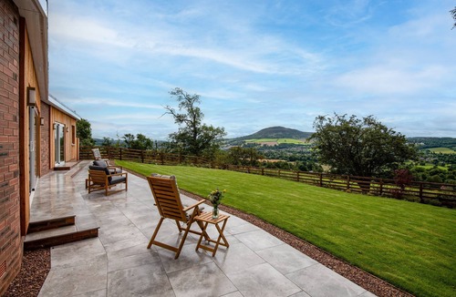 Gattonside Cottage | THE SHEEP FOLD - Sleeping 2 guests in 1 bedroom