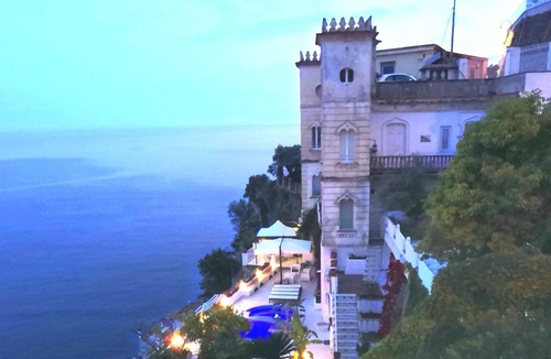 San Cosma Apartment | The small castle of the Moors, swimming pool, access to sea, lift, parking lot