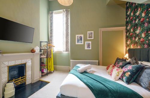 Bristol Old City Apartment | The Sovereign Suite - 2 Bedroom Apartment in Central Bristol by Mint Stays