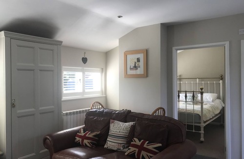 Stourbridge Cabin | The Stable at New Wood Farm. Private parking behind electric gates.