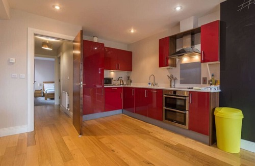 Cathedral Quarter Apartment | The Sunflower Central Belfast Apartment | Sleeps 4 | Steps from Cathedral Quarter