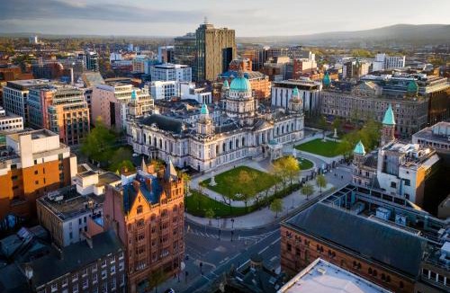 Queens Quarter Apartment | The Titanic -1bd Trendy Ap -Gold Short Term Stays