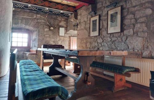 Airth House | The Tower at Plane Castle - Sleeps 4 - Pets Ok