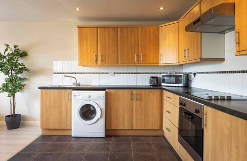 Belfast Apartment | The Van Gogh- Unique 1 bd (Gold Short Term Stays)