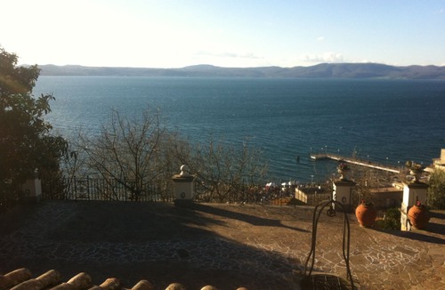 Lake Bracciano Cottage | The Villa of Augustus with a prestigious view of Lake Bracciano, 30 km from Rome