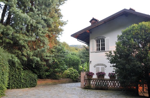 Cavoretto Villa | The White Villa: magnificent hillside villa with garden