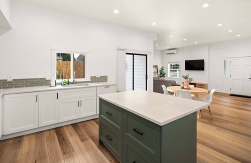 Marysville Cottage | This cottage offers a spacious layout ideal for relaxing or working remotely.