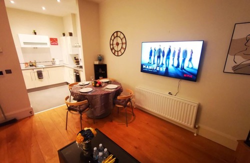 Ormeau Apartment | This stylish place to stay is perfect for families with a huge living space and big bedrooms