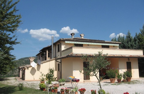 Acqualagna Apartment | Three-room apartment in a farmhouse with swimming pool and home restaurant in Acqualagna