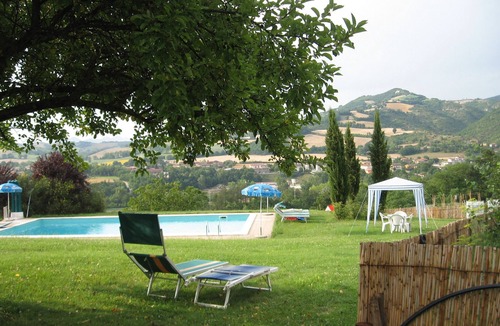 Acqualagna Apartment | Three-room apartment in a farmhouse with swimming pool and home restaurant in Acqualagna