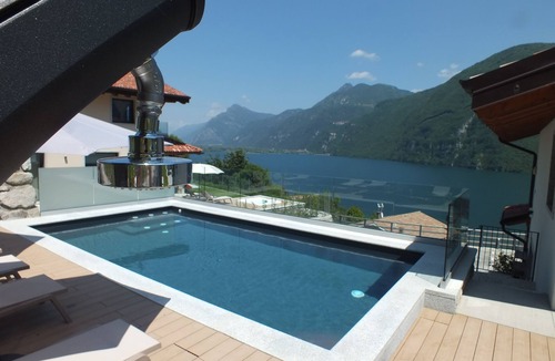 Anfo Apartment | Three-room apartment with lake view and private Jacuzzi