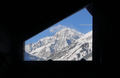 La Salle Apartment | Three rooms with 4/5 beds, overlooking Mont Blanc and private box