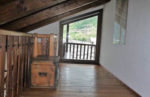 La Salle Apartment | Three rooms with 4/5 beds, overlooking Mont Blanc and private box