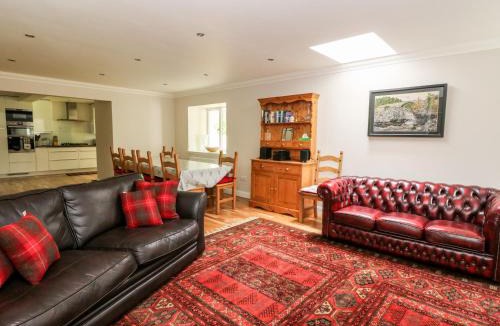 Marybank House | Tigh Na Drochit