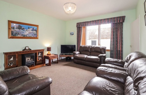 Spittal Cottage | TOFTINGALL FARM COTTAGE, pet friendly, with a garden in Watten