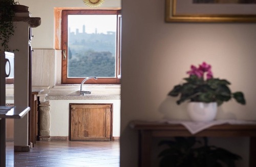 San Gimignano City Centre Villa | - Top Location - Villa in San Gimignano, Top View, 4 DBL En-Suite, Pool, A. C, WiFi
