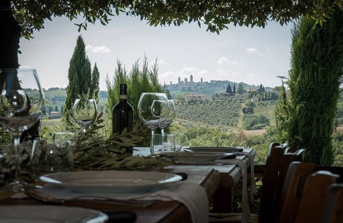 San Gimignano City Centre Villa | - Top Location - Villa in San Gimignano, Top View, 4 DBL En-Suite, Pool, A. C, WiFi