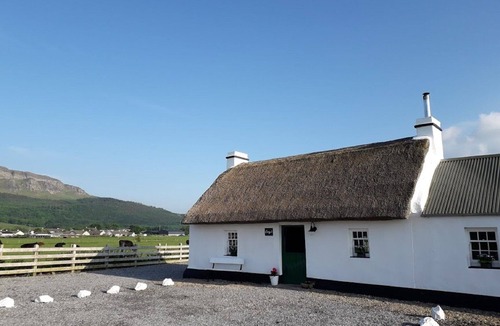 Limavady Cottage | Traditional Irish Thatched Cottage