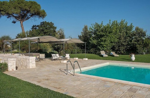 Martina Franca House | Trullo Primarosa B: A welcoming apartment in the characteristic style of the Apulian countryside, with Free WI-FI.