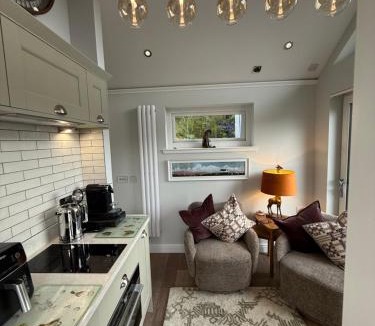 West Laroch Apartment | Tumpseys Hideaway with Hot Tub, Glencoe Ballachulish Highlands Near Fort William