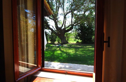 Montorsaio Apartment | Tuscan farmhouse between nature and contemporary art