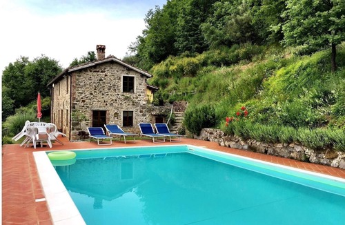 Mologno House | Tuscan Farmhouse in Hills w/Stunning Views - Private Pool, near Barga