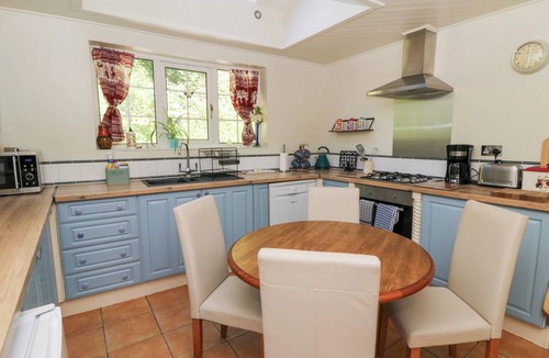 Margam Cottage | TY CAREDIG, pet friendly, character holiday cottage in Pontardawe
