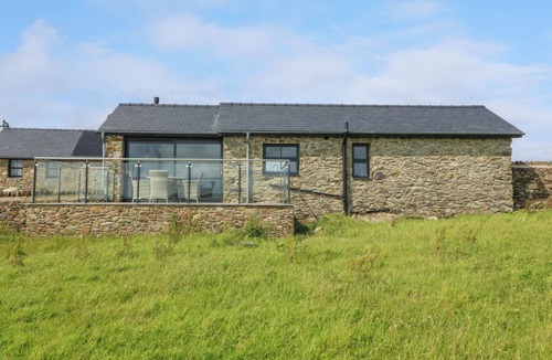 Rhydwyn Cottage | TYDDYN BACH, pet friendly, with open fire in Rhydwyn