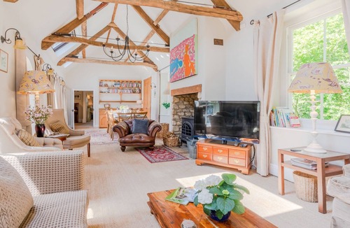 Dursley House | Tyndale House - sleeps 16 guests in 6 bedrooms
