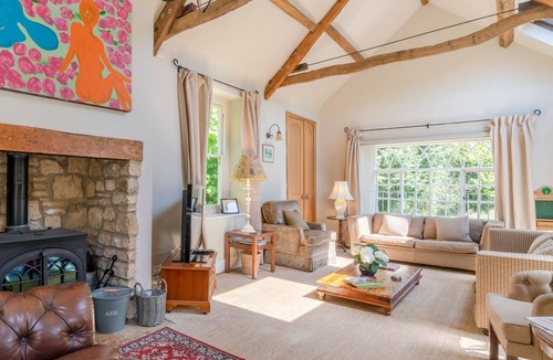 Dursley House | Tyndale House - sleeps 16 guests in 6 bedrooms