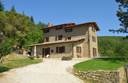 Cortona Villa | Typical house with large pool and lovely views