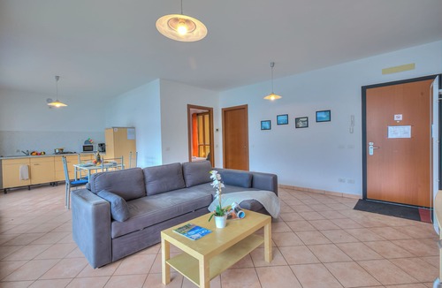 Tronzano Lago Maggiore Apartment | Va Pensiero sul lago Stunning View, Maccagno con Pino Tronzano, Italy