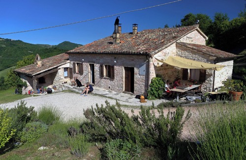 Furlo Apartment | Vacation apartment in the middle of paradise, on Monte Paganuccio/Marche. Nature and tranquillity.