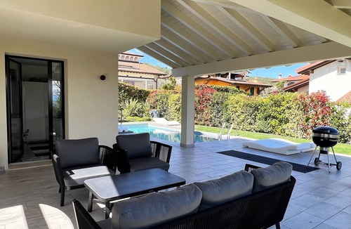 Lonato del Garda House | Vacation home "Casa sulle colline di Barcuzzi" Pool, garden & barbecue