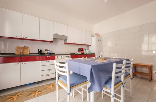 Barcellona Pozzo di Gotto House | Vacation Home "La Casa Di Wioletta" with Sea View, Private Terrace & Wi-Fi
