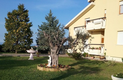 Grottammare Villa | Vecchio Ulivo, the sea and the land, villa on the hill of Grottammare with sea view