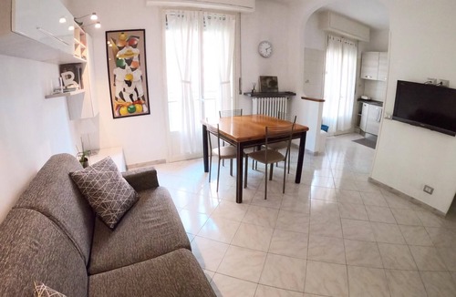 Gallaratese Apartment | VERY NICE APARTMENT/KM 2.6 SAN SIRO STADIUM/KM 10 PIAZZA DUOMO/SUBWAY/WI-FI FREE