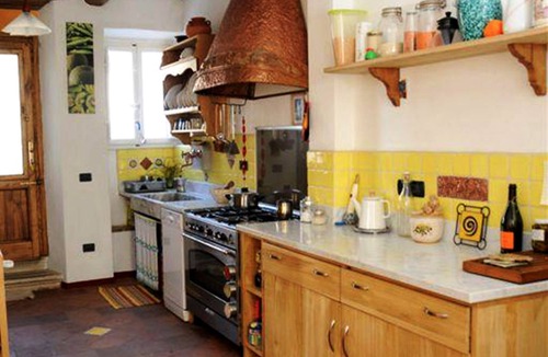 Gignano di Brancoli Villa | Very private villa, pool, 12 km to Lucca, walk to restaurant, amazing views