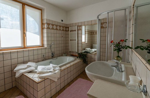 Colico Piano Villa | Villa Archi with Lake View, Garden, Terrace, Balcony & Wi-Fi