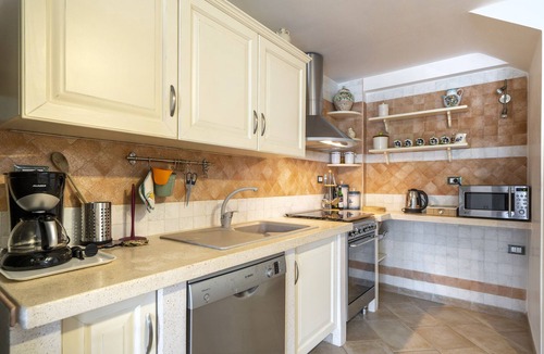 Selva di Fasano Villa | Villa 'Arisa with Pool' with Shared Pool, Wi-Fi and Air Conditioning