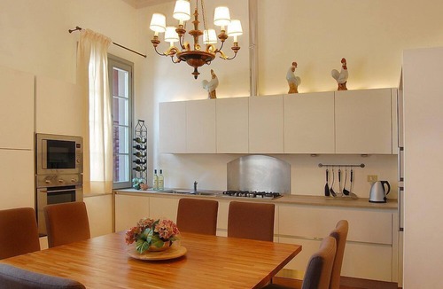 Levada House | Villa Barchessa: An elegant two-story apartment that is part of an historic villa surrounded by wonderful gardens, with Free WI-FI.