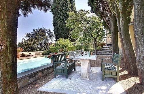 Ponte Agli Stolli Villa | Villa Buonagrazia: A charming three-story villa in the characteristic style of the Tuscan countryside.