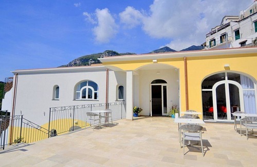 Pontone House | Villa Clarice E, fully refundable with voucher*: An elegant and modern studio apartment in a quiet position, located on a hillside above the sea, with Free WI-FI.