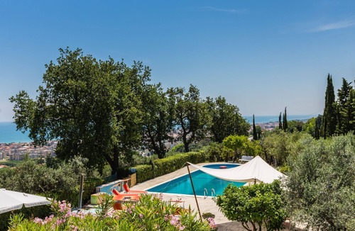 Alba Adriatica Villa | Villa Claudia with sea view, pool, air conditioning, just 5 minutes from the beach of Alba Adriatica