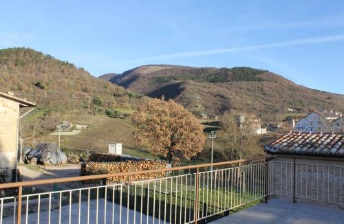 Sigillo Apartment | Villa Costanzi - Breezy Terrace On The Cucco
