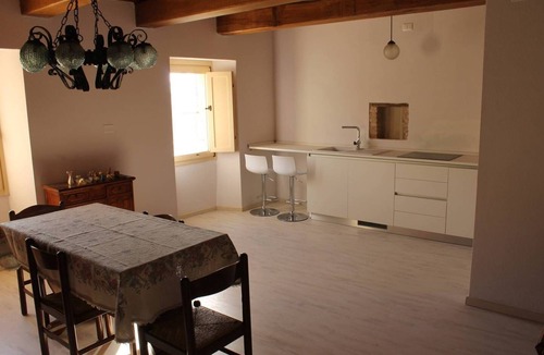 Sigillo Apartment | Villa Costanzi: Comfy Apartment Below The Cucco
