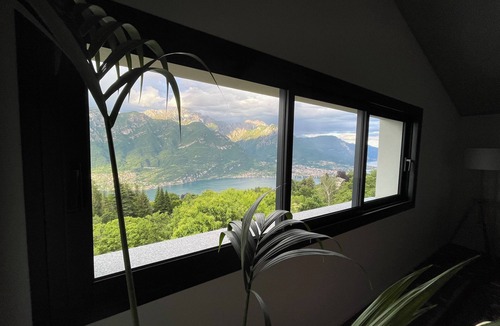 Civenna Bed & Breakfast | Villa D'ALBA with spectacular views of the mountains and Lake Como KING suite